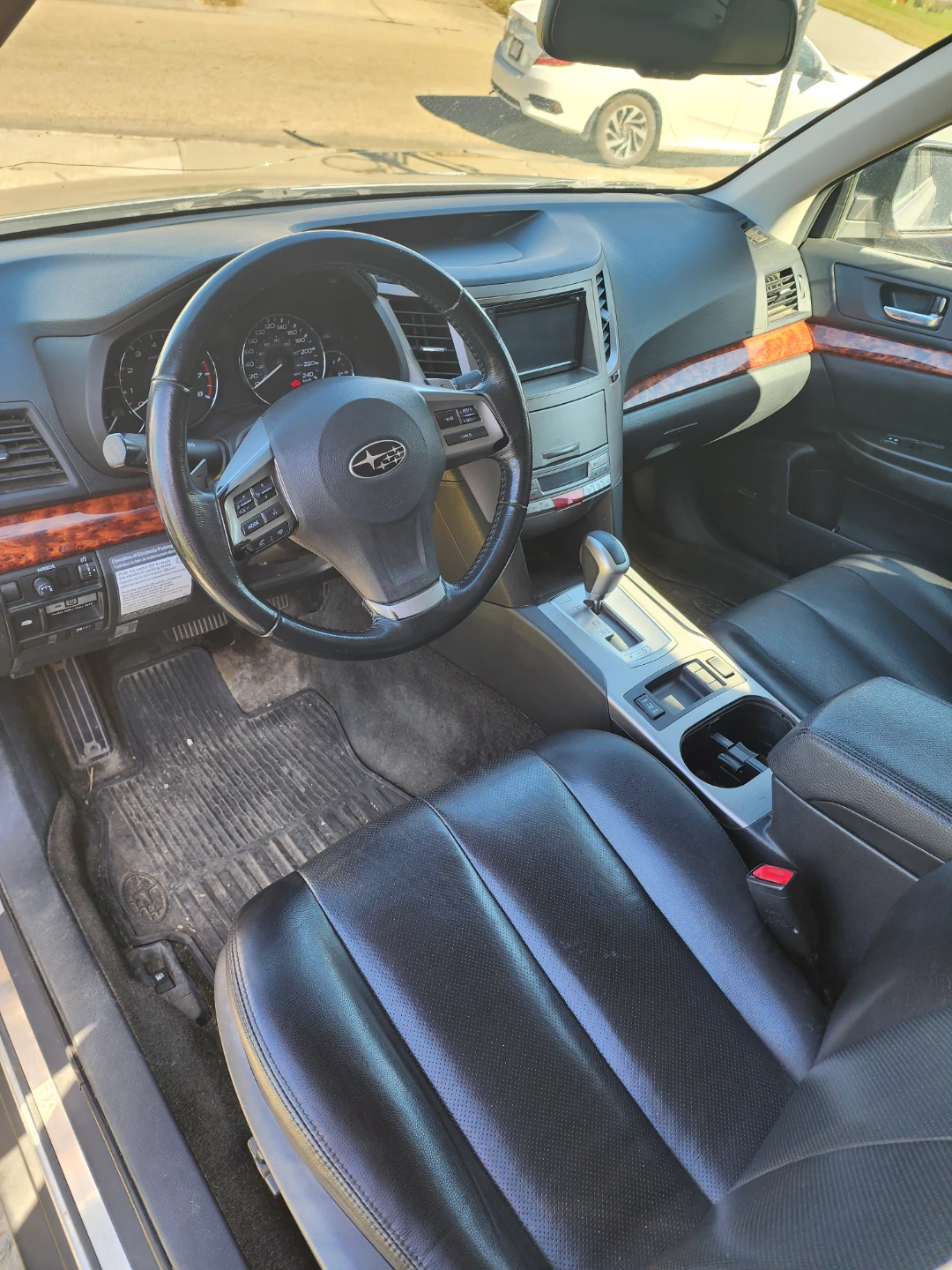 Subaru Outback Silver SUV - photo 3
