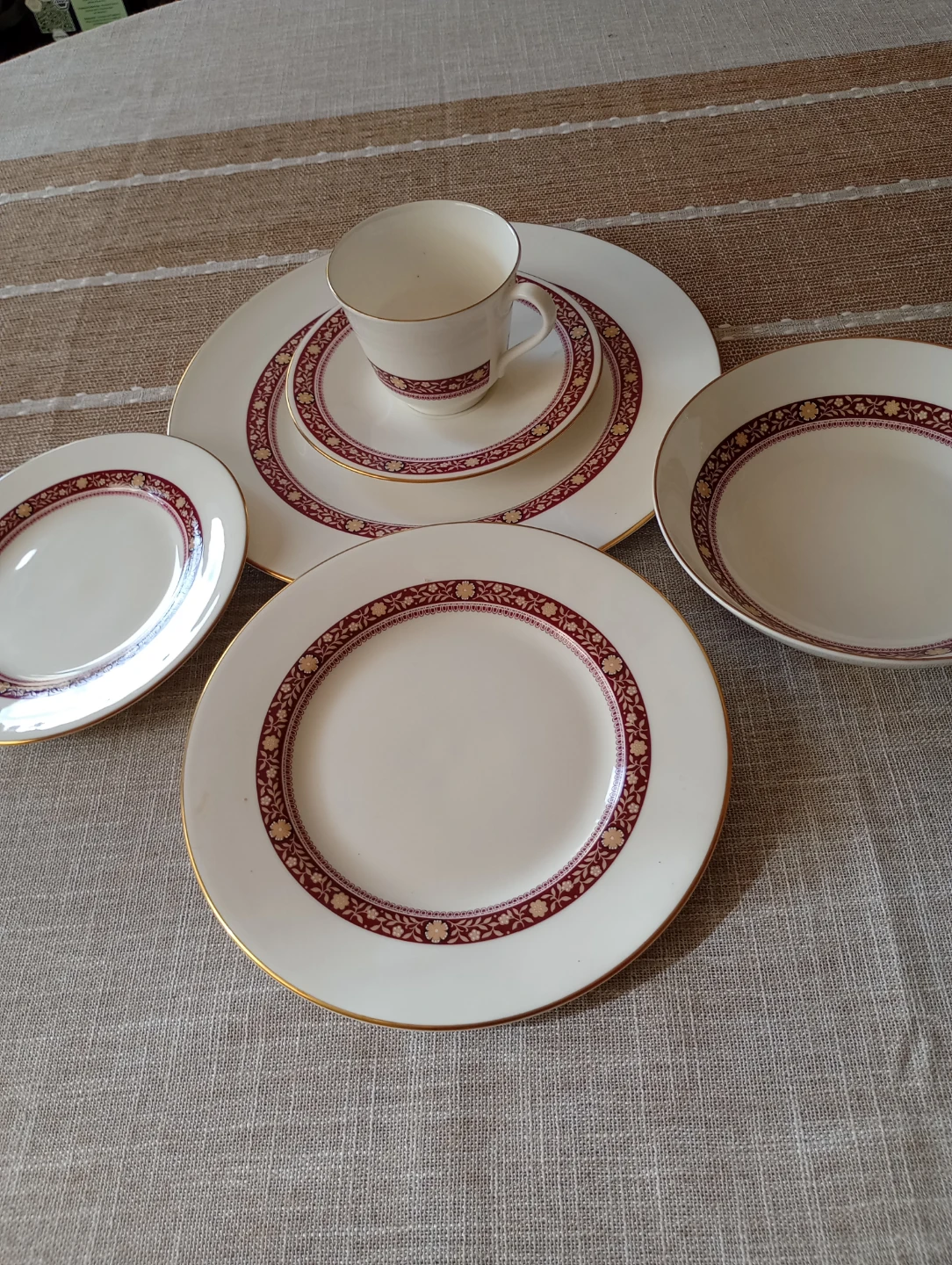 Royal Doulton Dinnerware Set for 8
