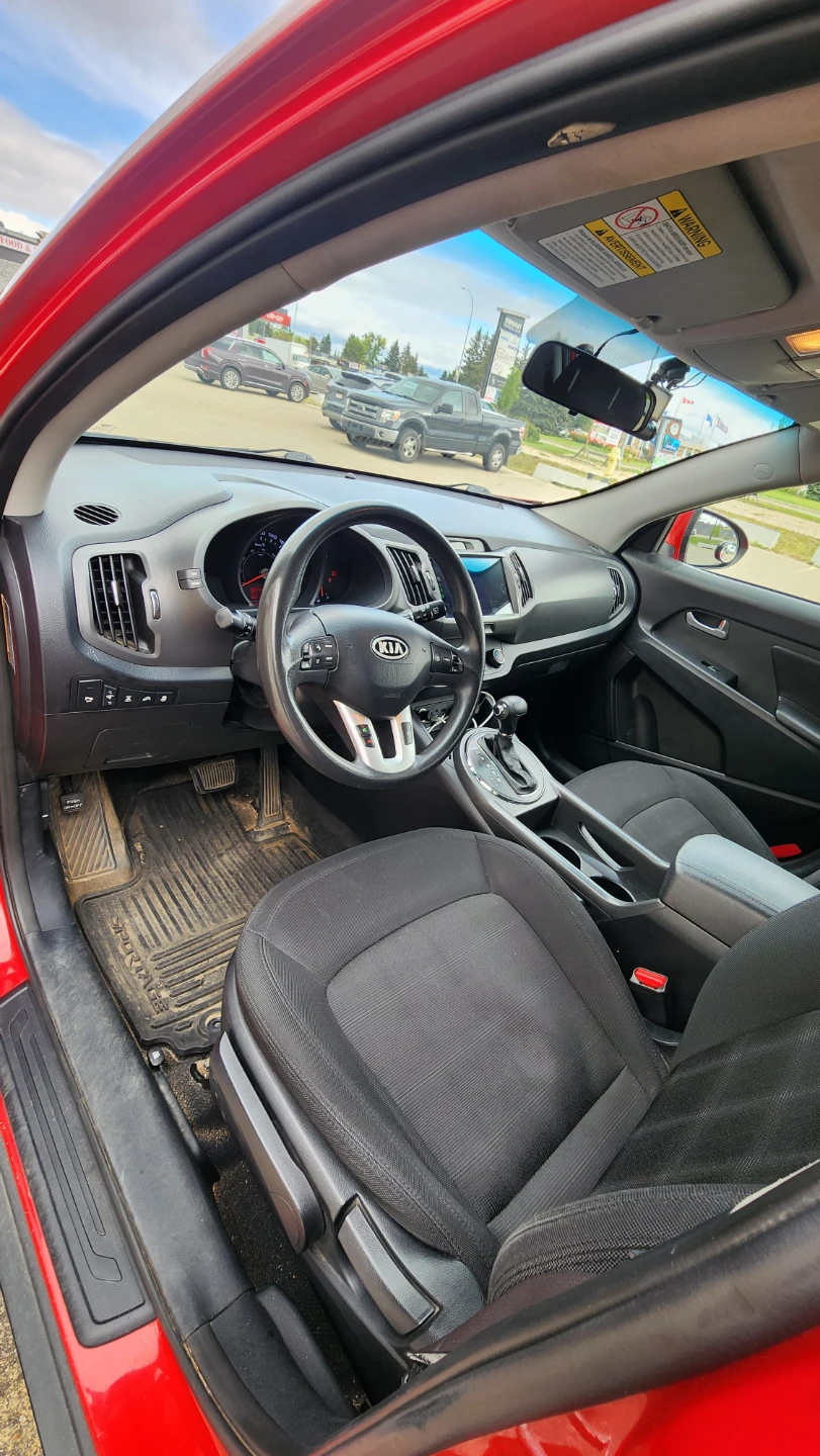 Red Kia Sportage - photo 5