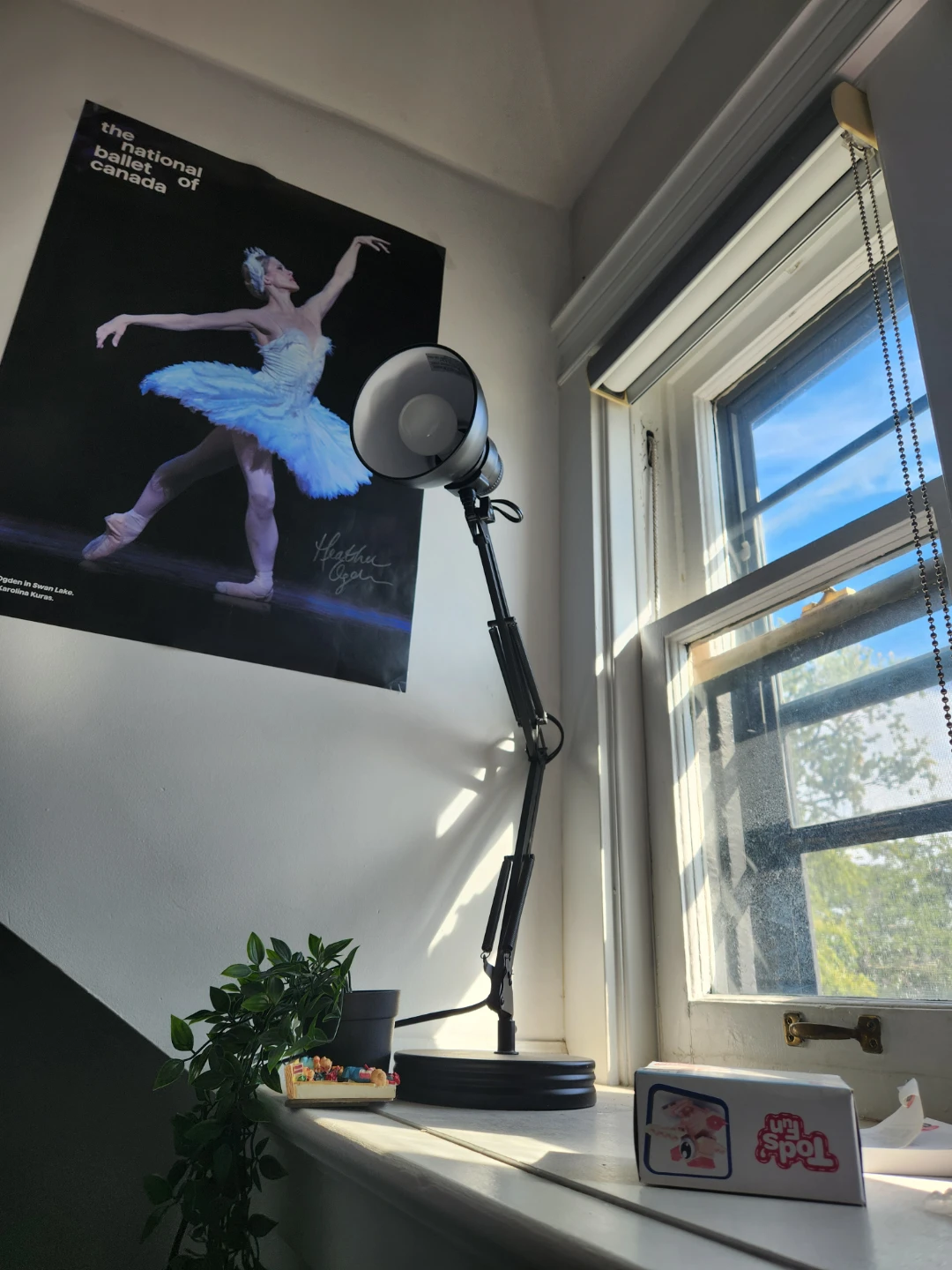 Black adjustable swing arm desk lamp - photo 2