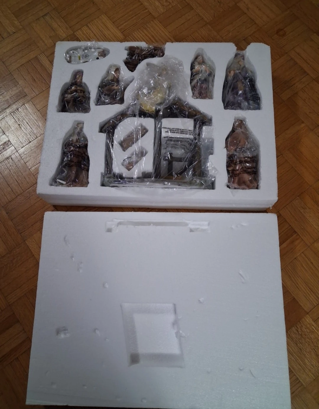 Royal Doulton Porcelain Christmas Nativity Set - photo 3