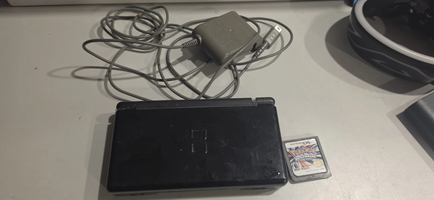 Nintendo DS Lite with free game - photo 2