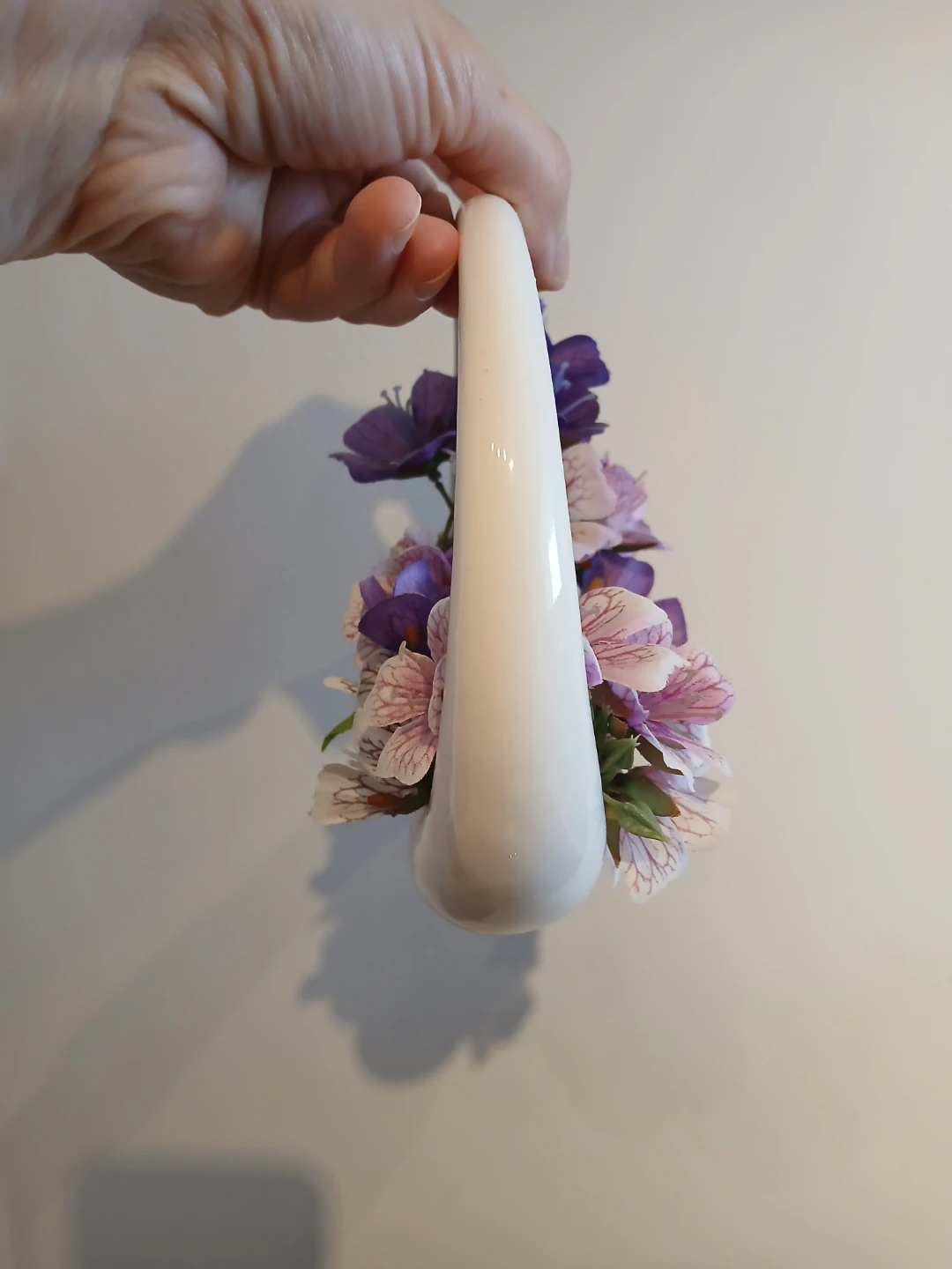 Ceramic Ring Vase with Artificial Flowers🏈 - photo 4
