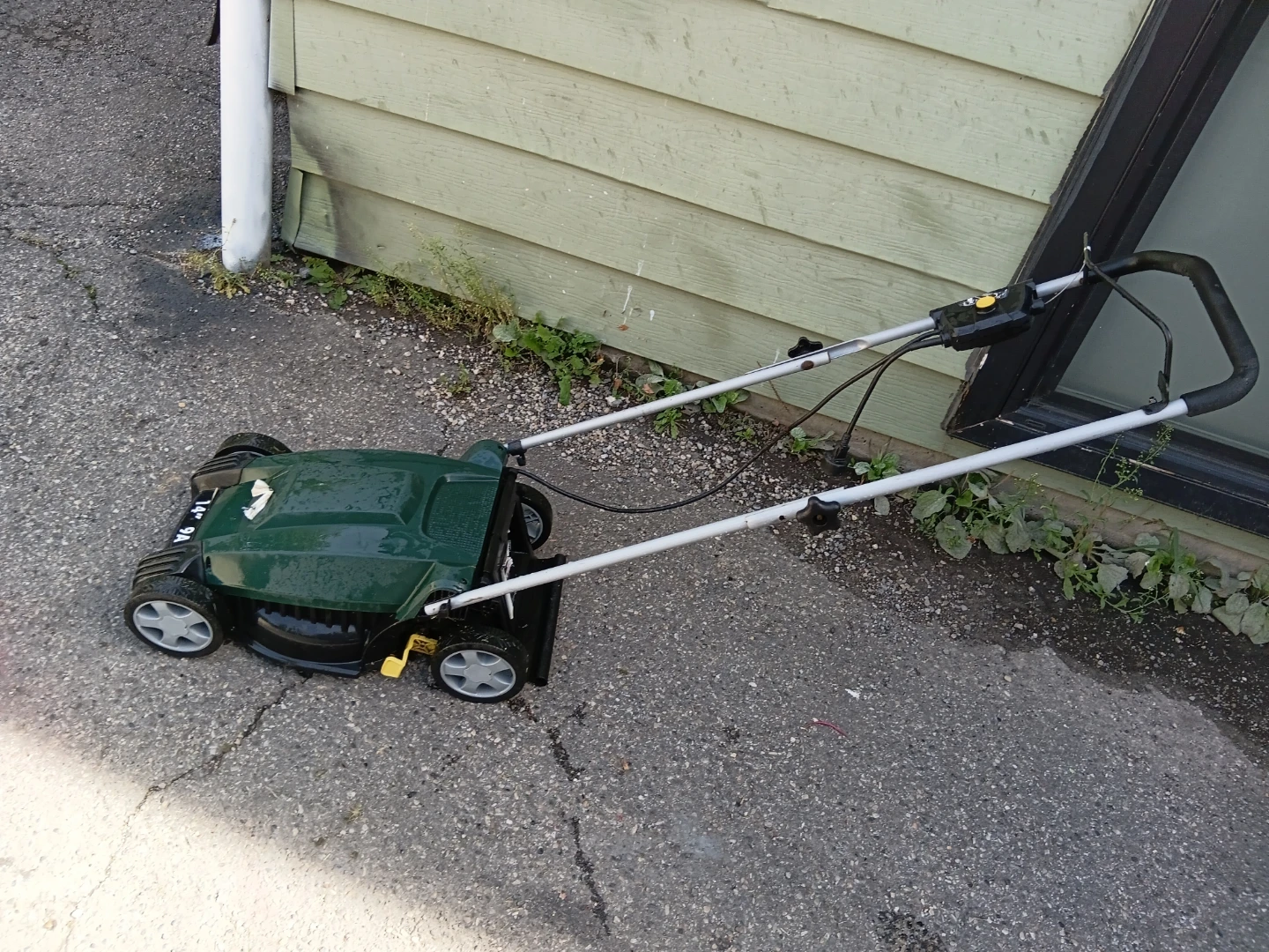 Worx 14 inch Compact Electric Lawn Mower