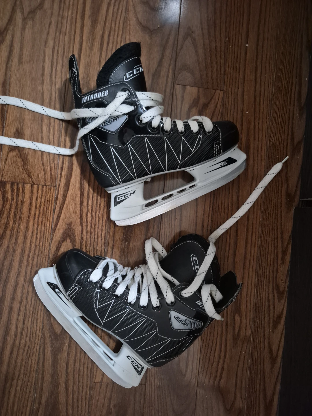 CCM Intruder Hockey Skates Size 13J  (kids) - photo 4