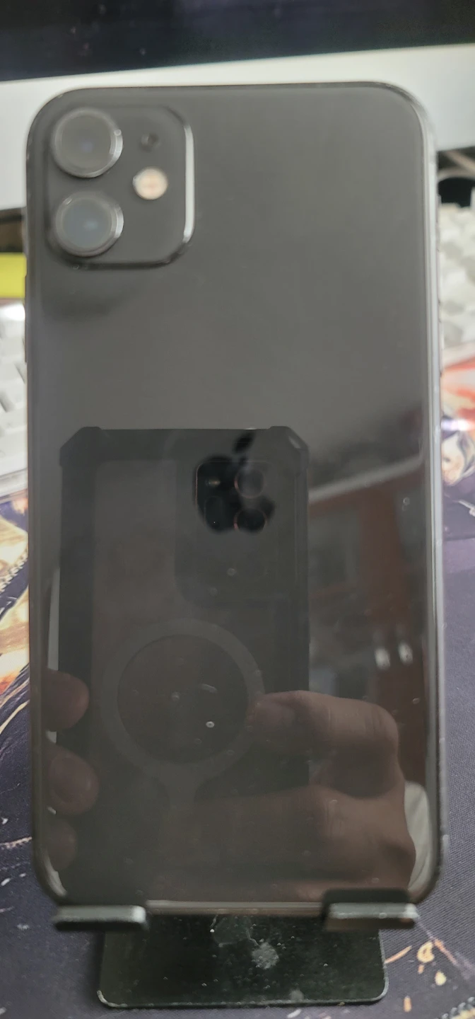 Black iPhone 11 - photo 3