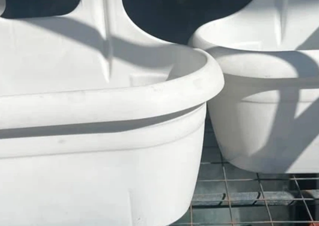 Two White Railing Planters×2 - photo 3