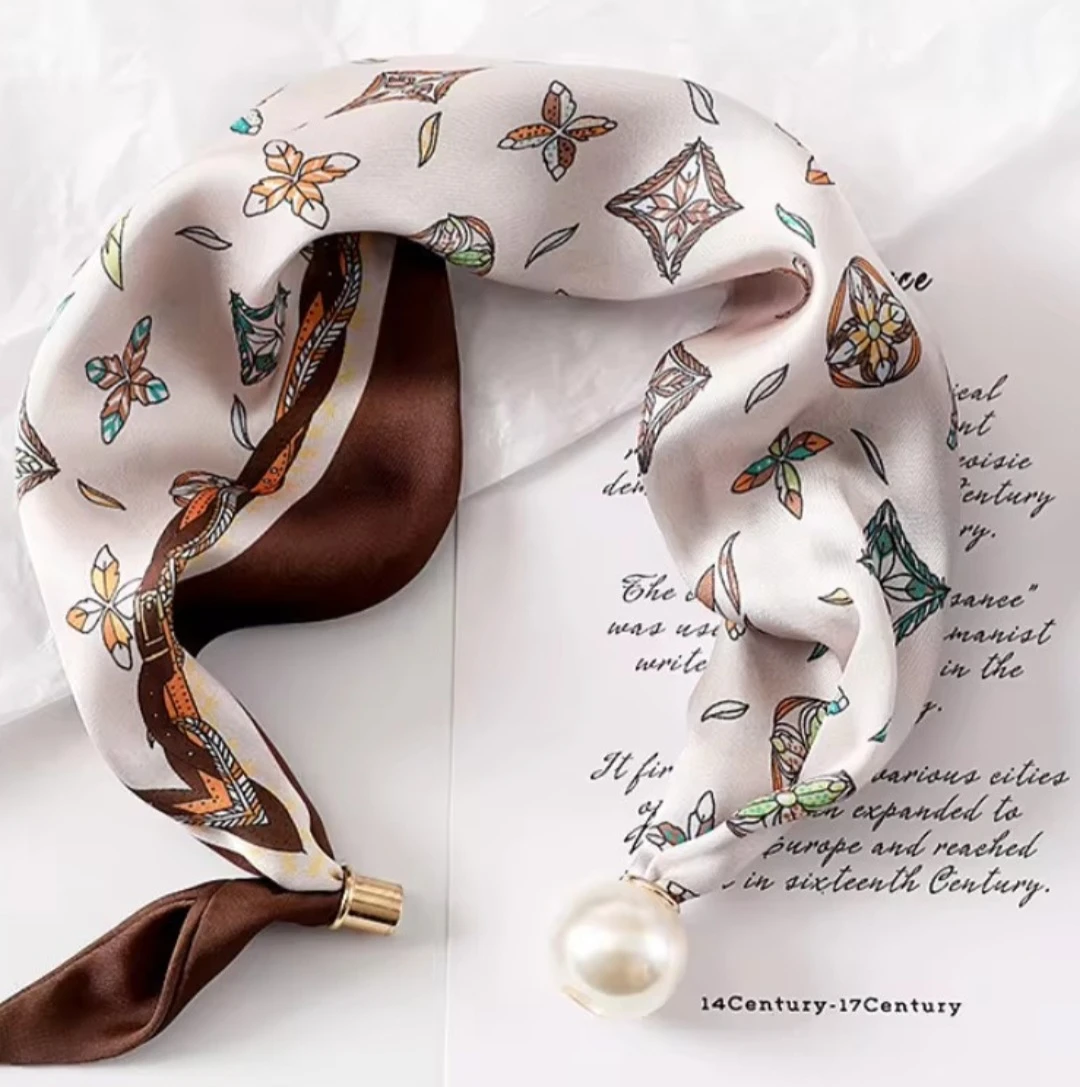Silk neck scarf with magnetic buckle - photo 3