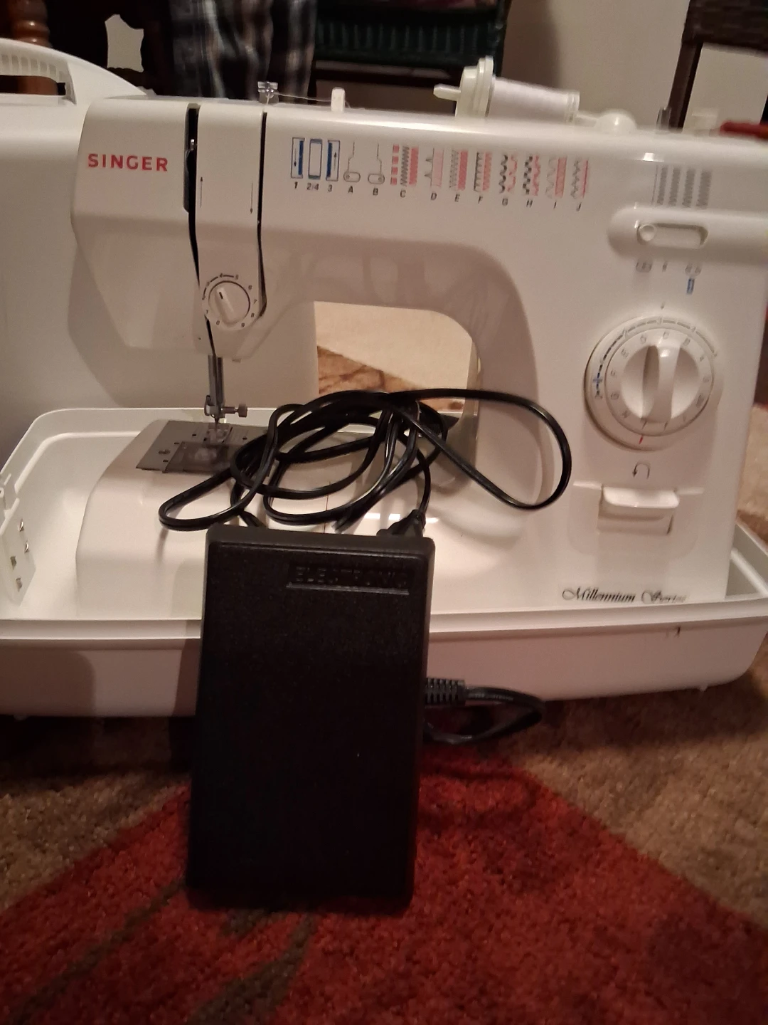 Singer Millenium Series machine with case and supplies - photo 2