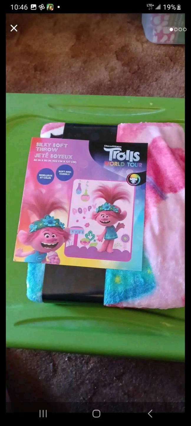 DreamWorks Trolls World Tour Poppy Throw