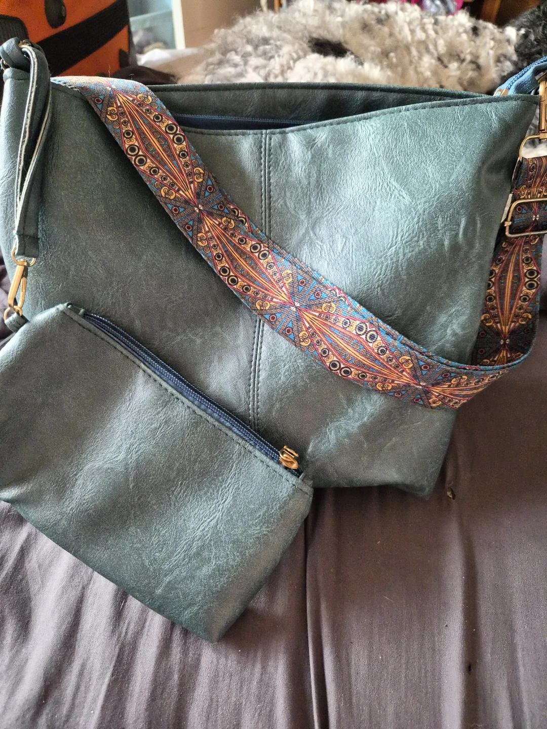 🏈Green Shoulder Bag with Patterned Strap