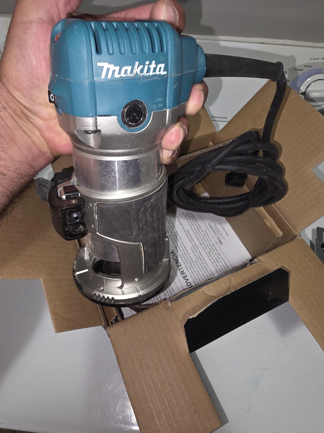 Makita 1-1/4 HP Compact Router RT0701C - photo 2