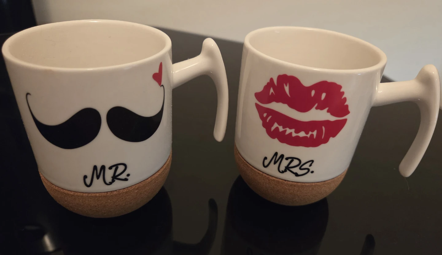 Mr. and Mrs. Couple Mug Set - no box