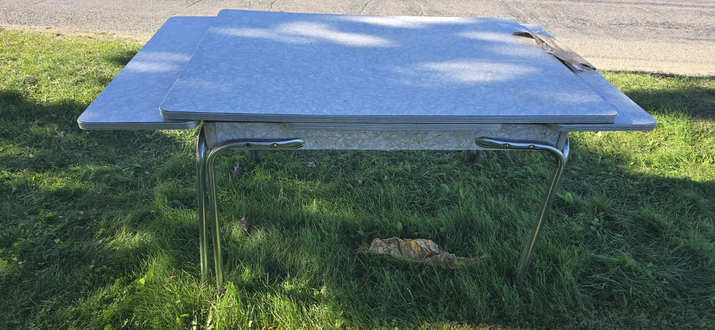 FREE TABLE (NO CHAIRS) - photo 5