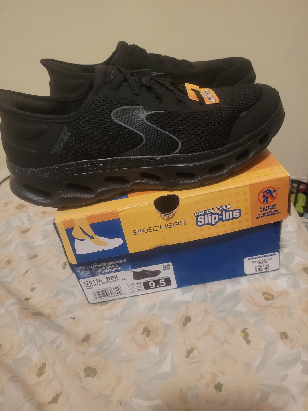 Ladies 9.5 slip-in Skechers