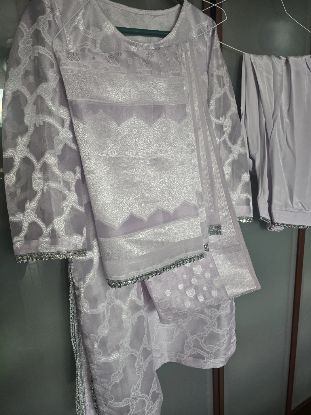 Lilac embroidered kurta and pants set with dupatta - photo 4