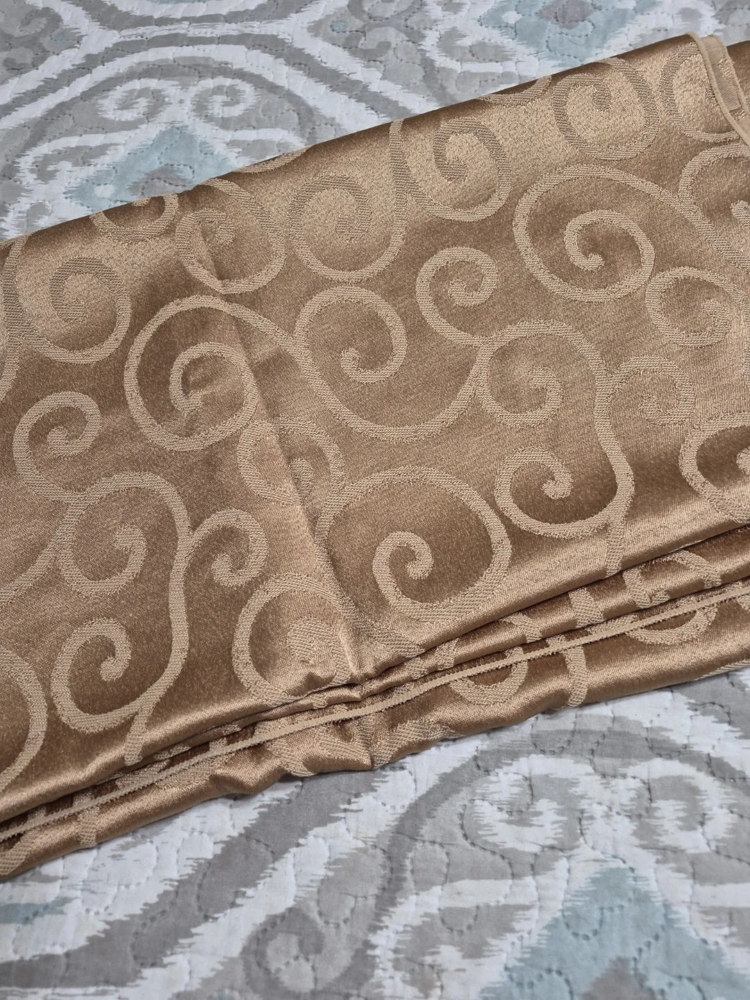 Gold Christmas Holiday 57" x 100" Tablecloth Table - photo 3