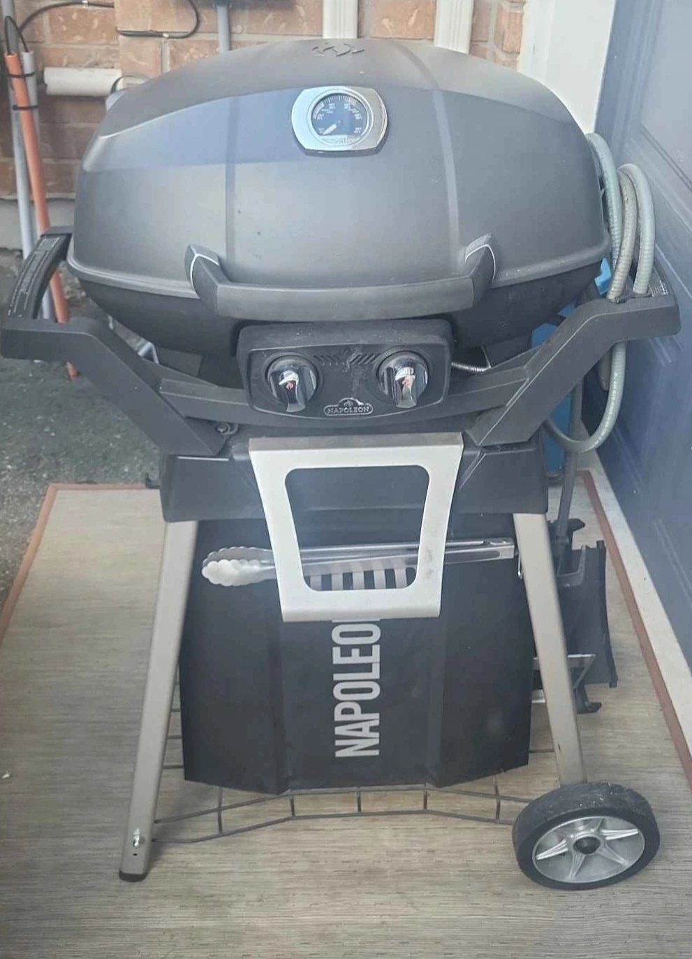 Napoleon TravelQ Propane BBQ - photo 2