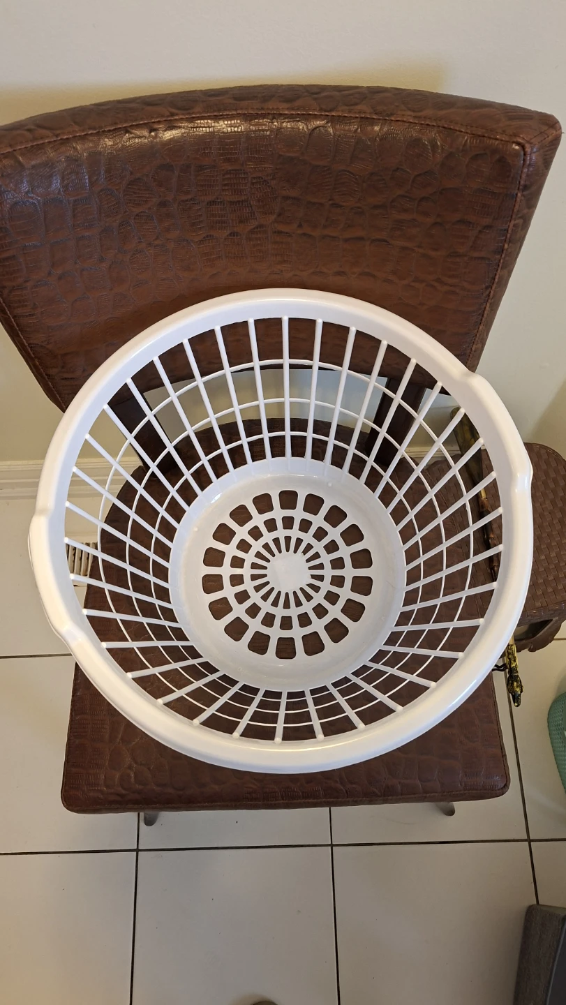 White Round Plastic Laundry Basket - photo 2