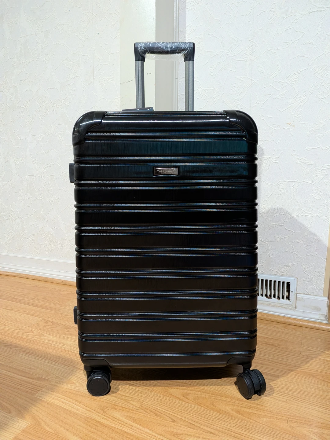 24 Inch Luggage Hardshell Suitcase( Brand New)