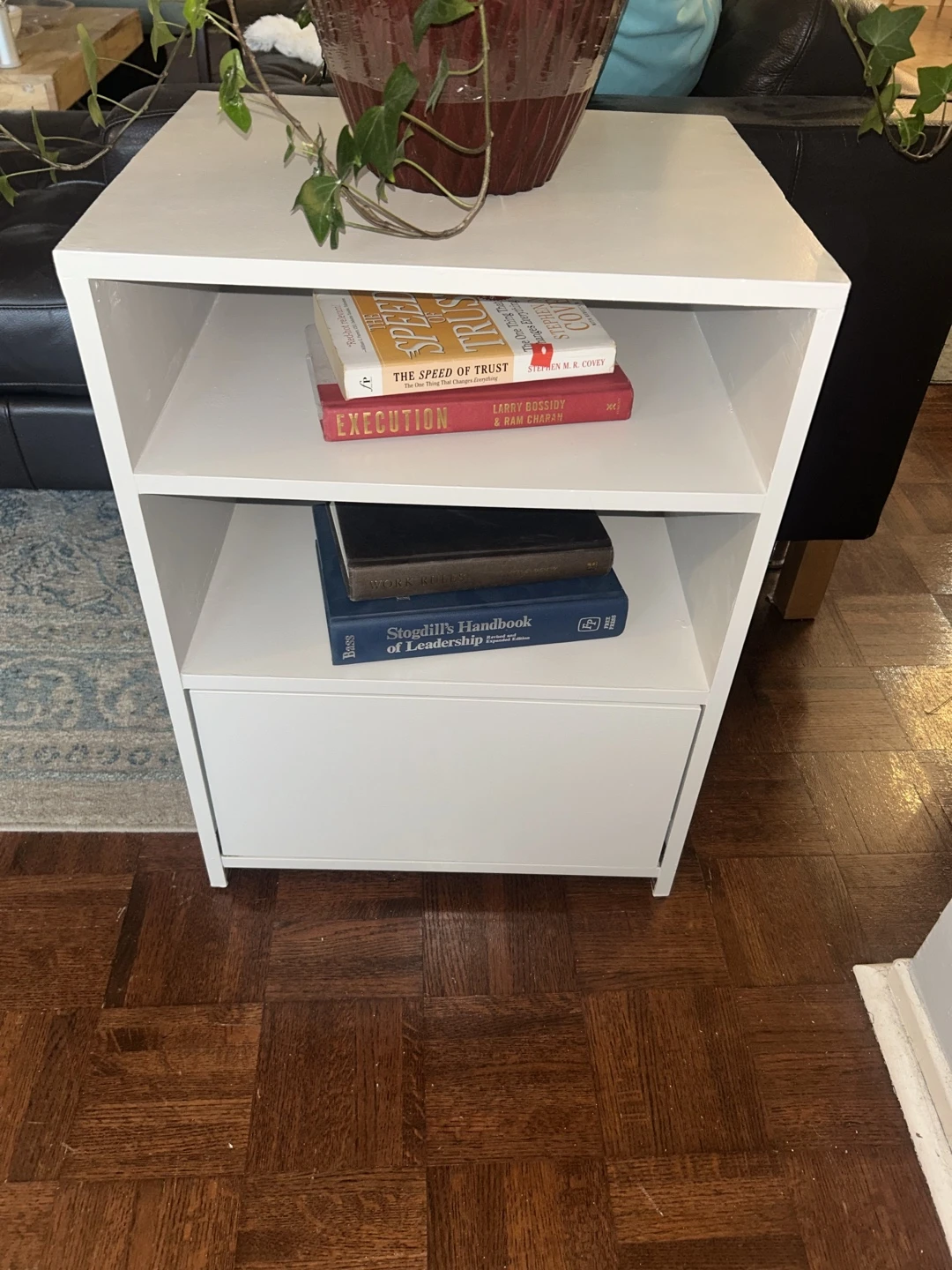 Bedside/ Accent table - photo 2