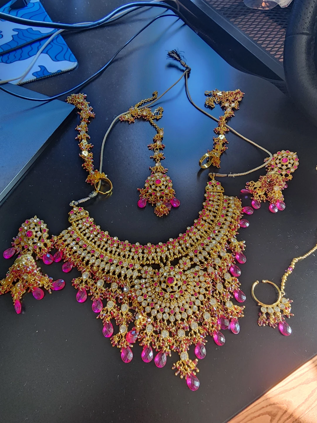 Traditional Indian Jewellery Set with Pink Accents - photo 3
