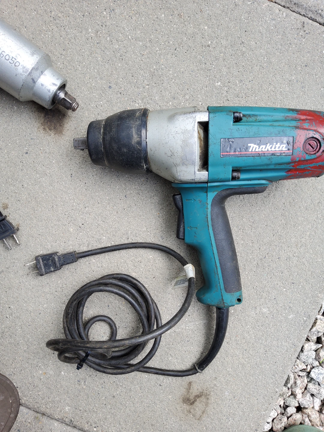 Makita TW0350 Impact Wrench - photo 3