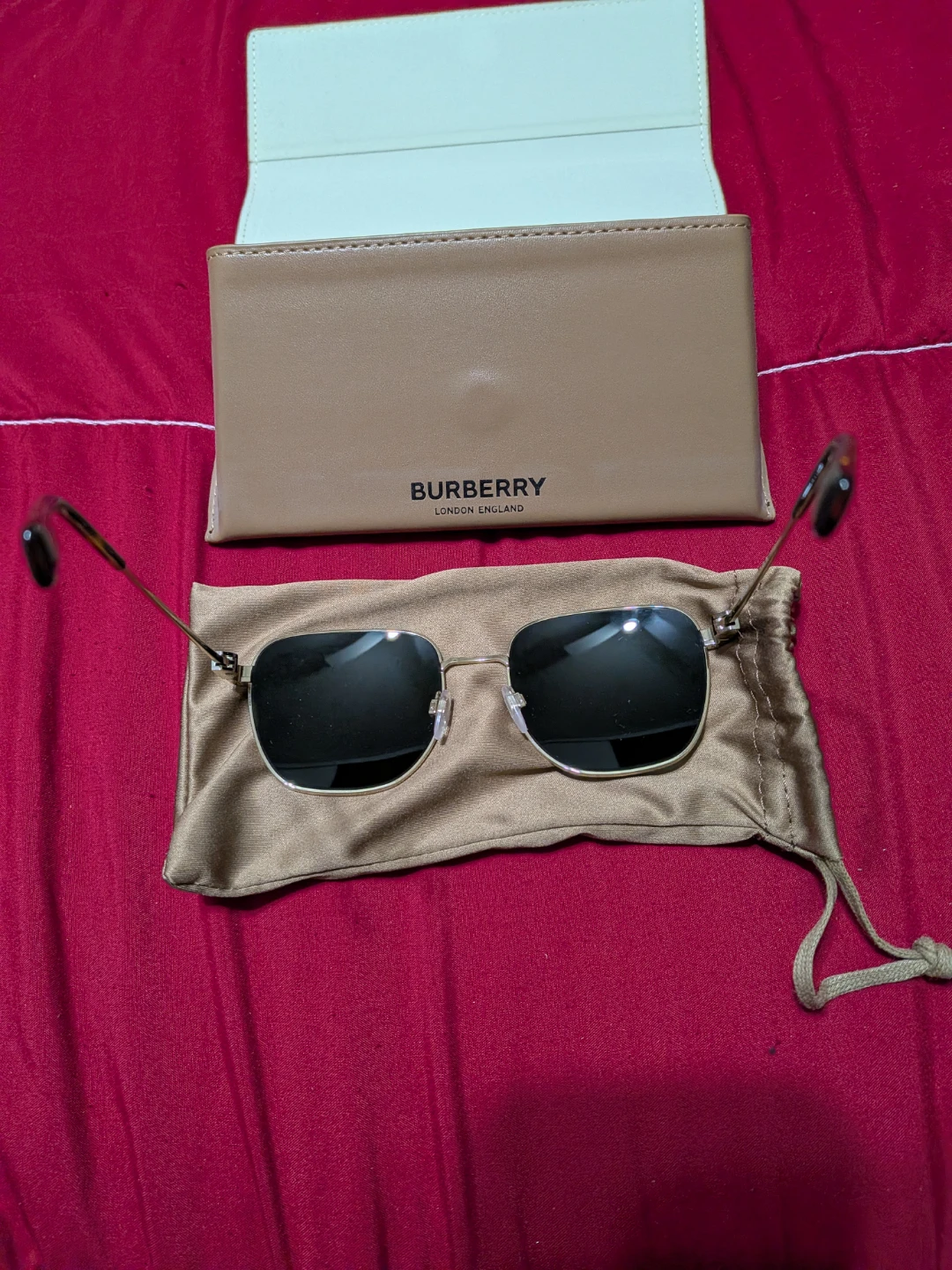 Burberry Sunglasses with Case and Pouch 400$ - photo 5