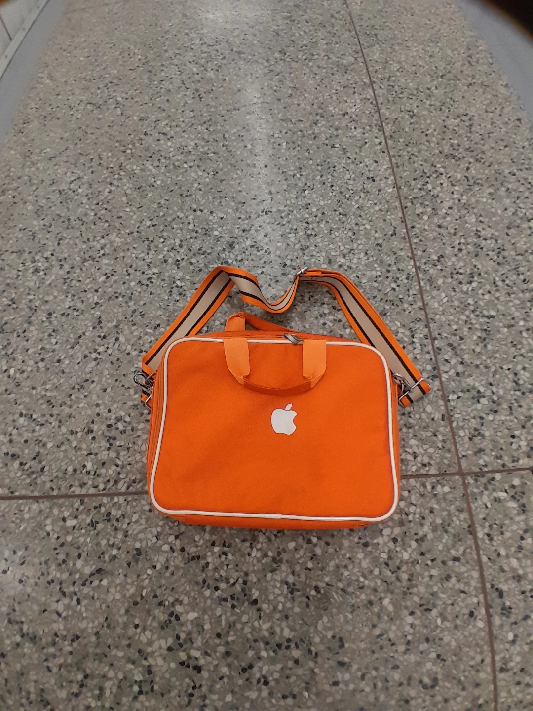 Orange Apple Laptop Bag Original - photo 2