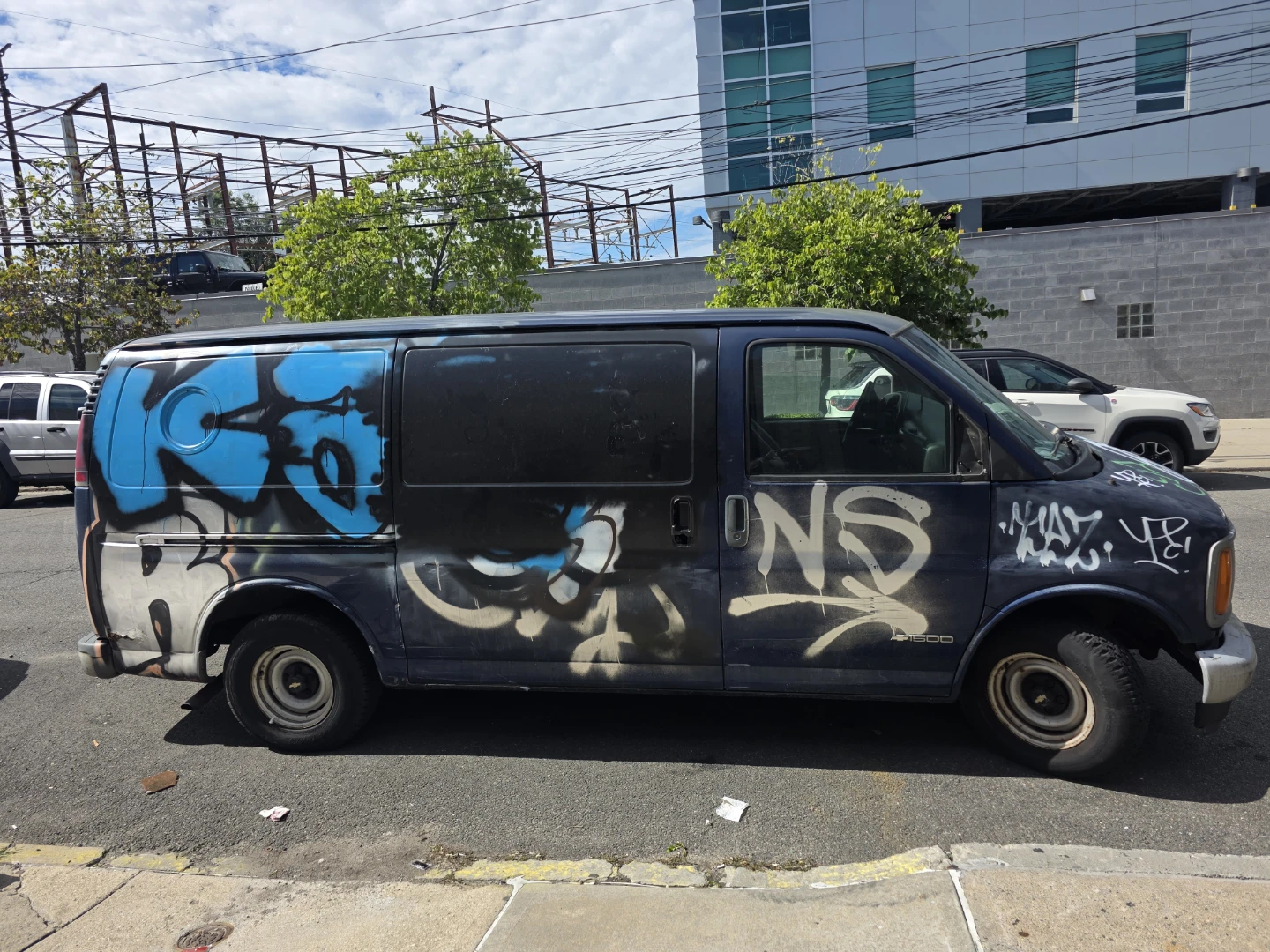 Chevrolet Express 1500 Cargo Van - photo 3