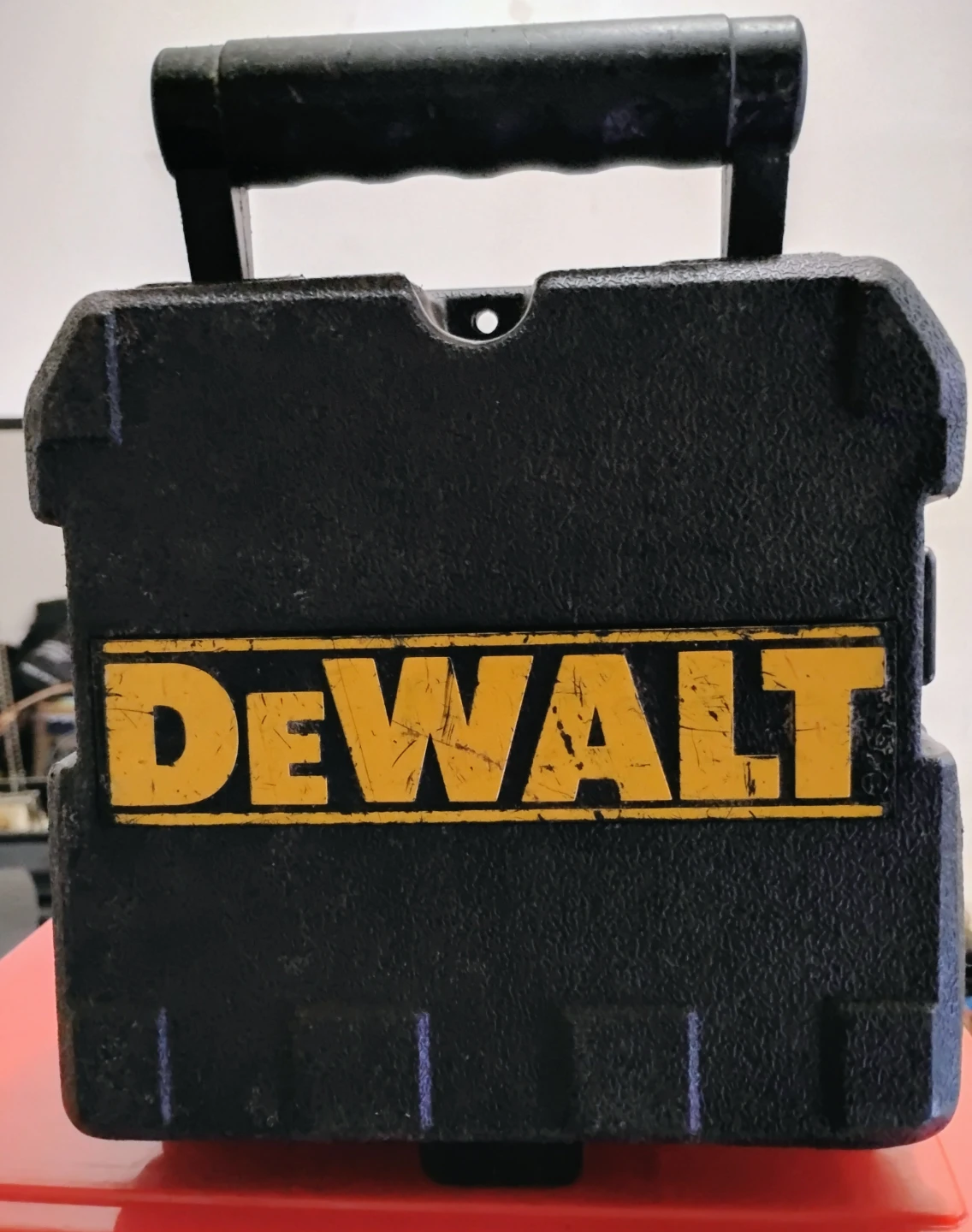 DeWalt Red Laser Line Level with Mounting Bracket