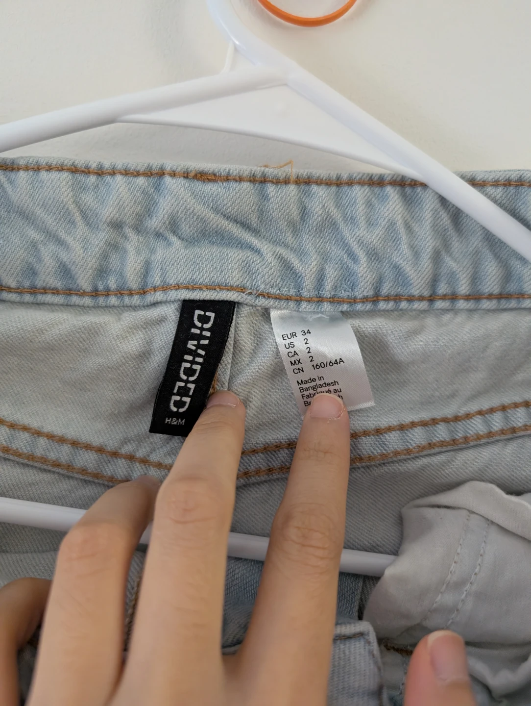 H&M DIVIDED Light Wash Denim Jeans 28" small stain - photo 2