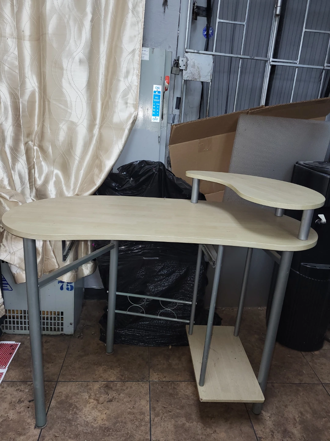 Modern Light Wood Computer Desk 20$ MUST GO TODAY