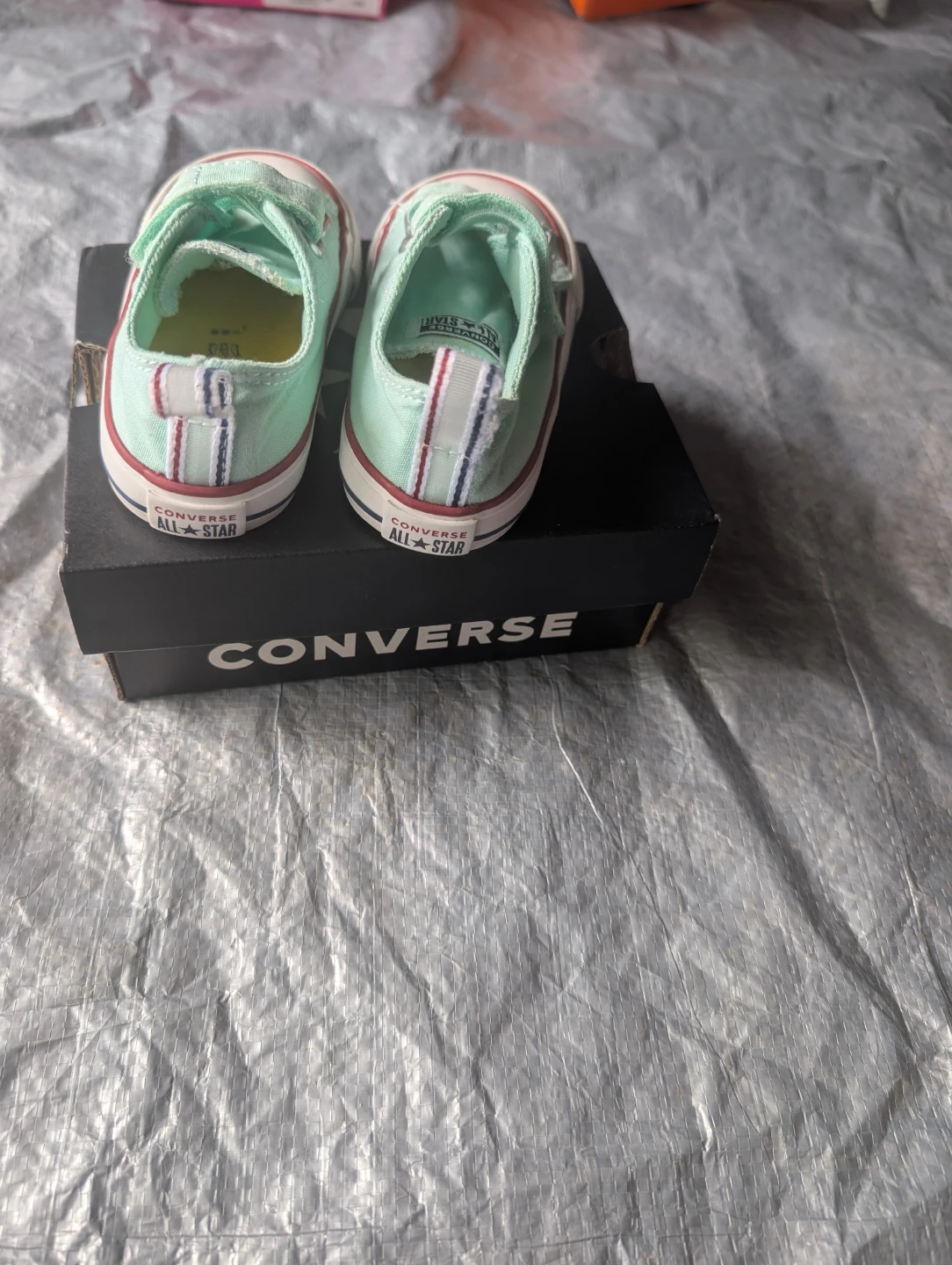 Converse Toddler Sneakers Size 6 - photo 2