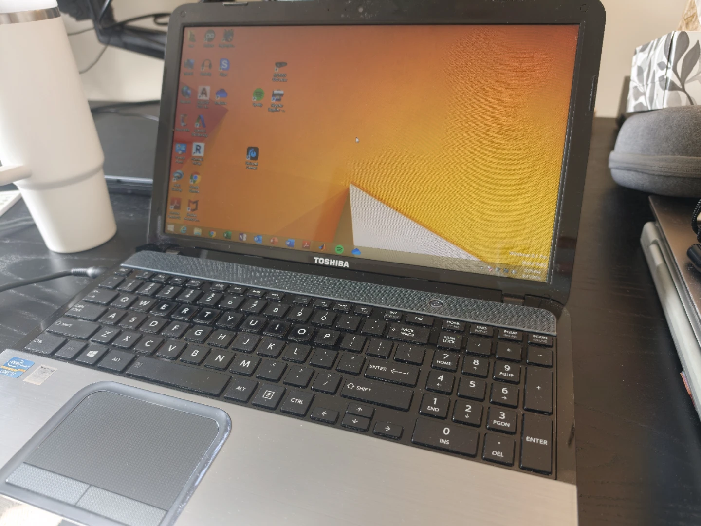 Toshiba Laptop Intel Core i7, 8GB RAM, 1TB HDD, Windows 8.1