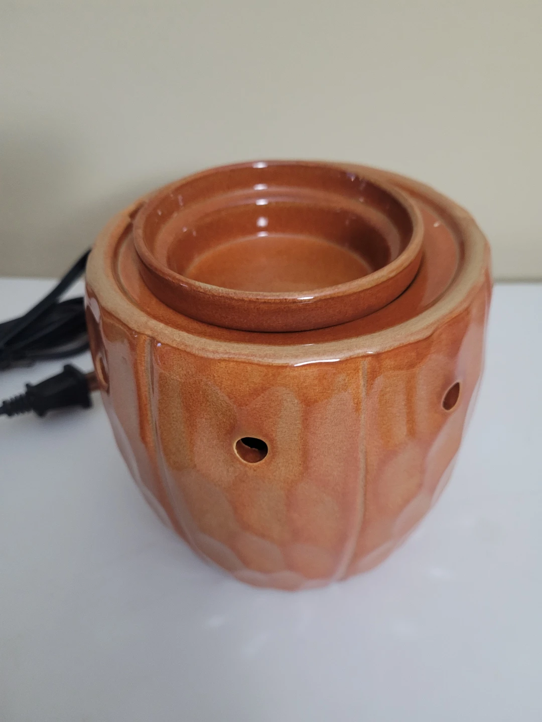 Scentsy Pumpkin Warmer and Farmstand Pumpkin Bar - photo 2