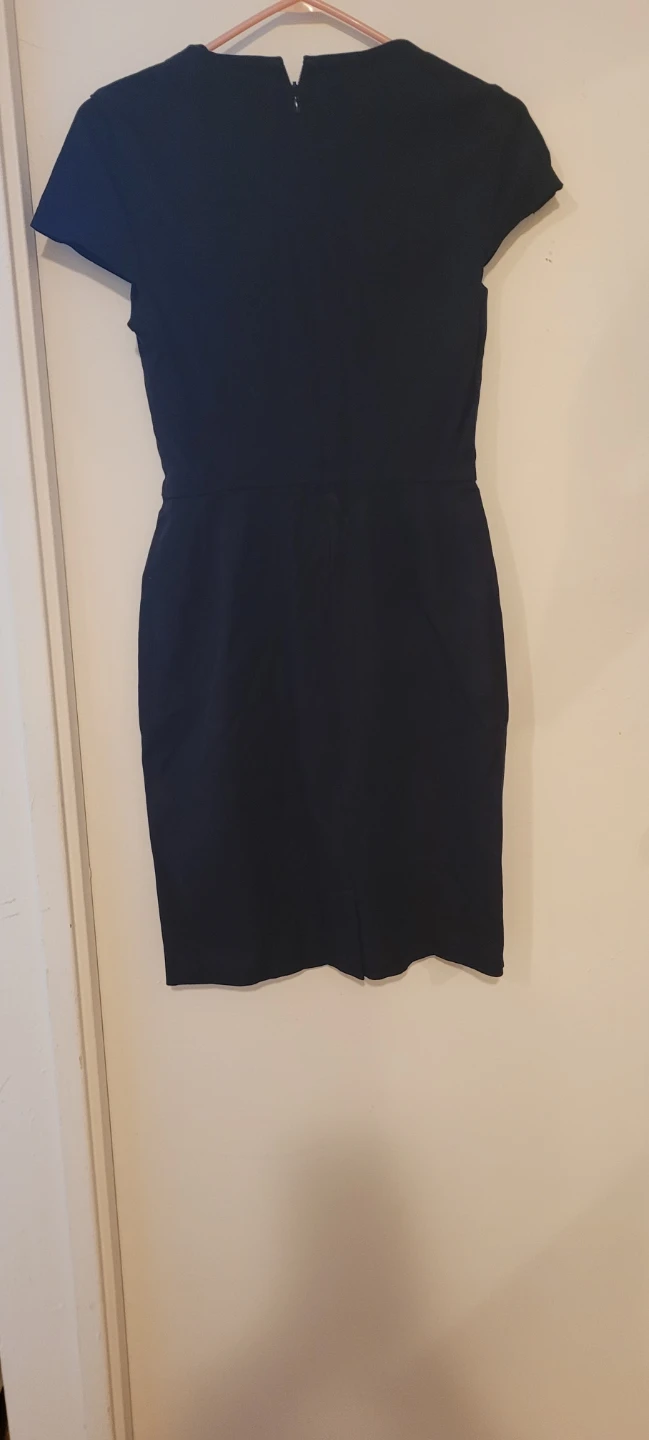 Banana Republic black cap sleeve dress - photo 3