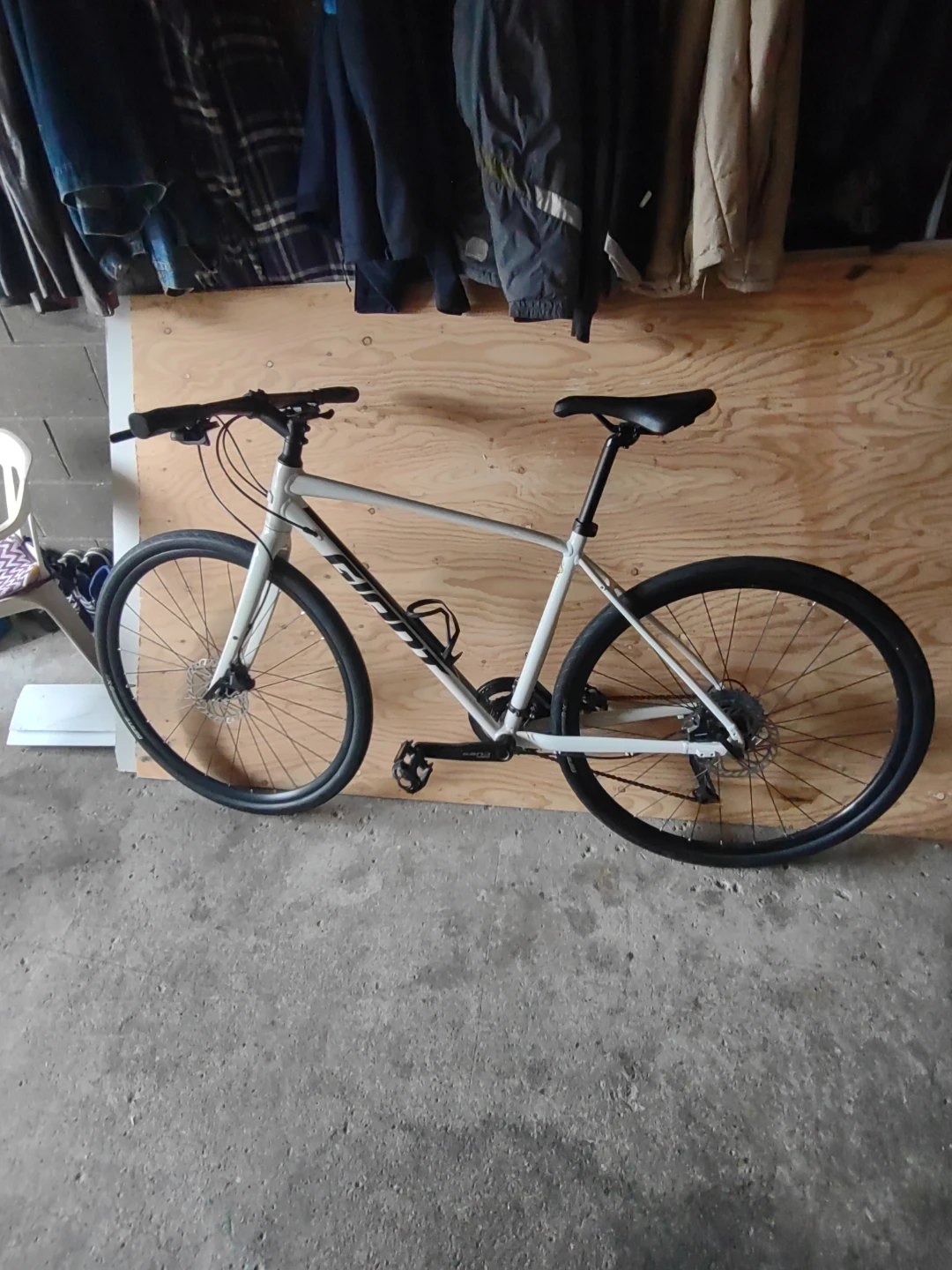 GIANT ESCAPE 2 HYBRID BIKE - photo 3