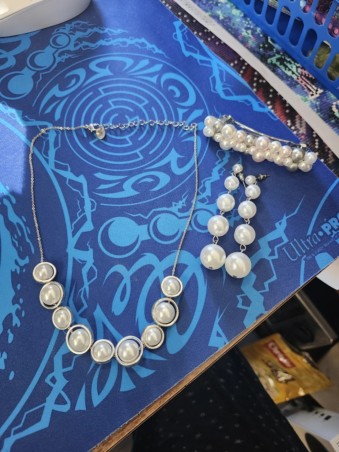 Pearl-style Necklace, Earrings, and Hair Clip Set - photo 2