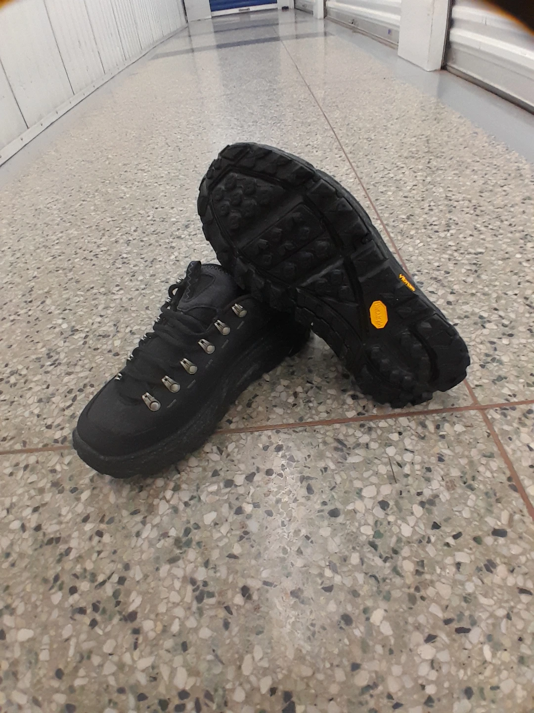 Hoka Low Hiking Shoes Men's Size 9