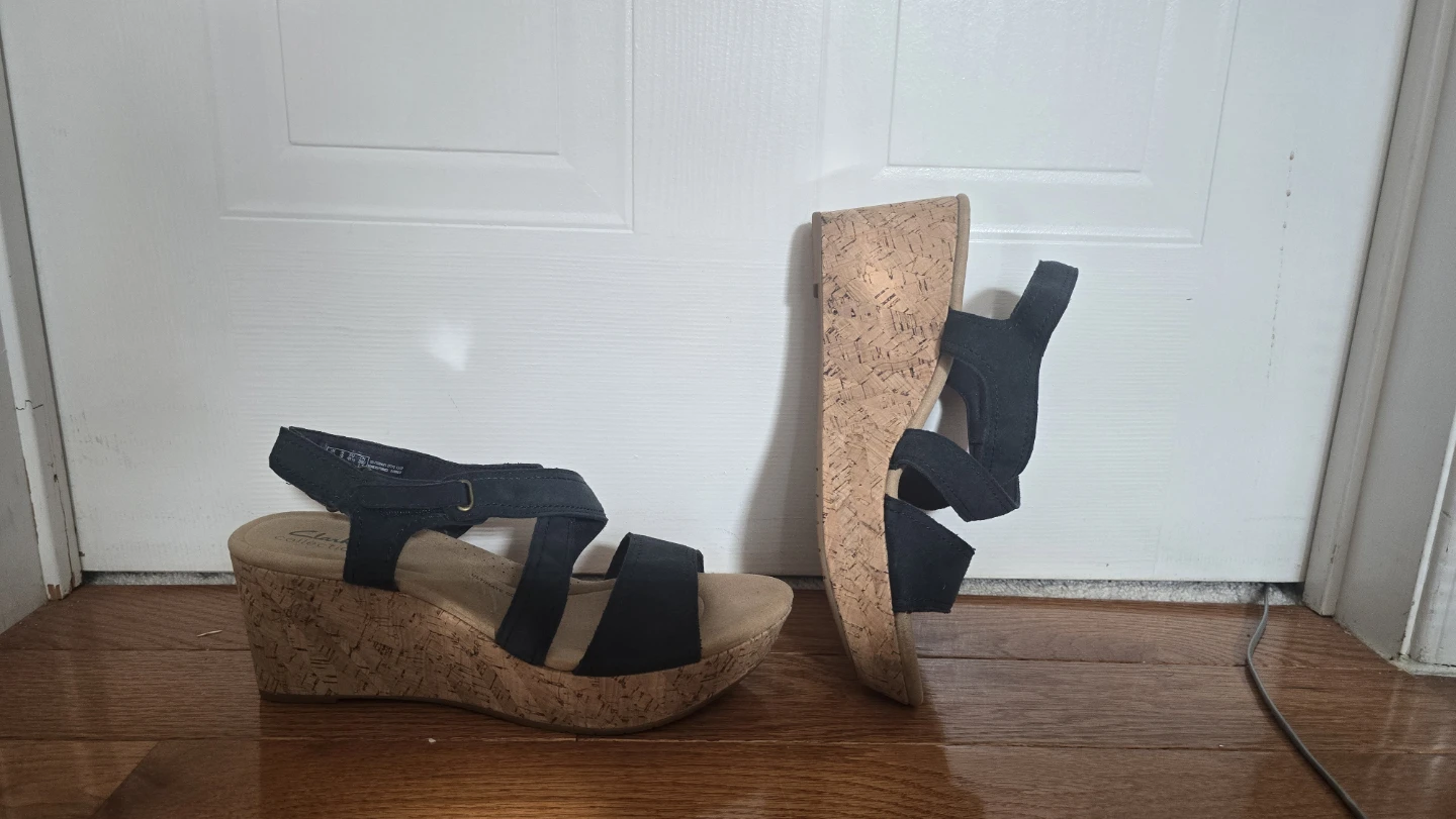 Clarks Collection Navy Wedge Sandals size 10 🏈