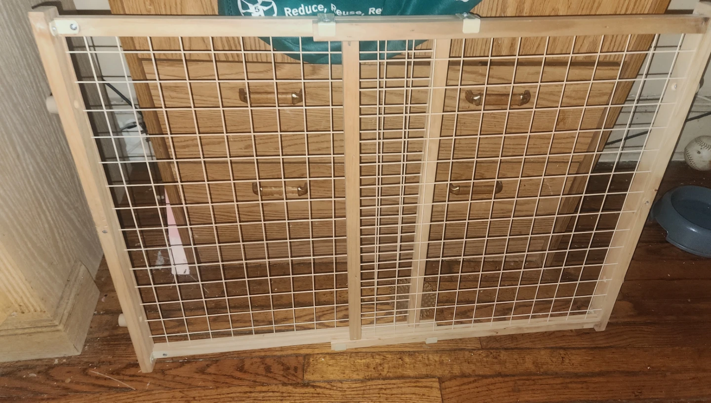 Adjustable Wooden Pet Safety Gate – Mesh Wire Grid - photo 3