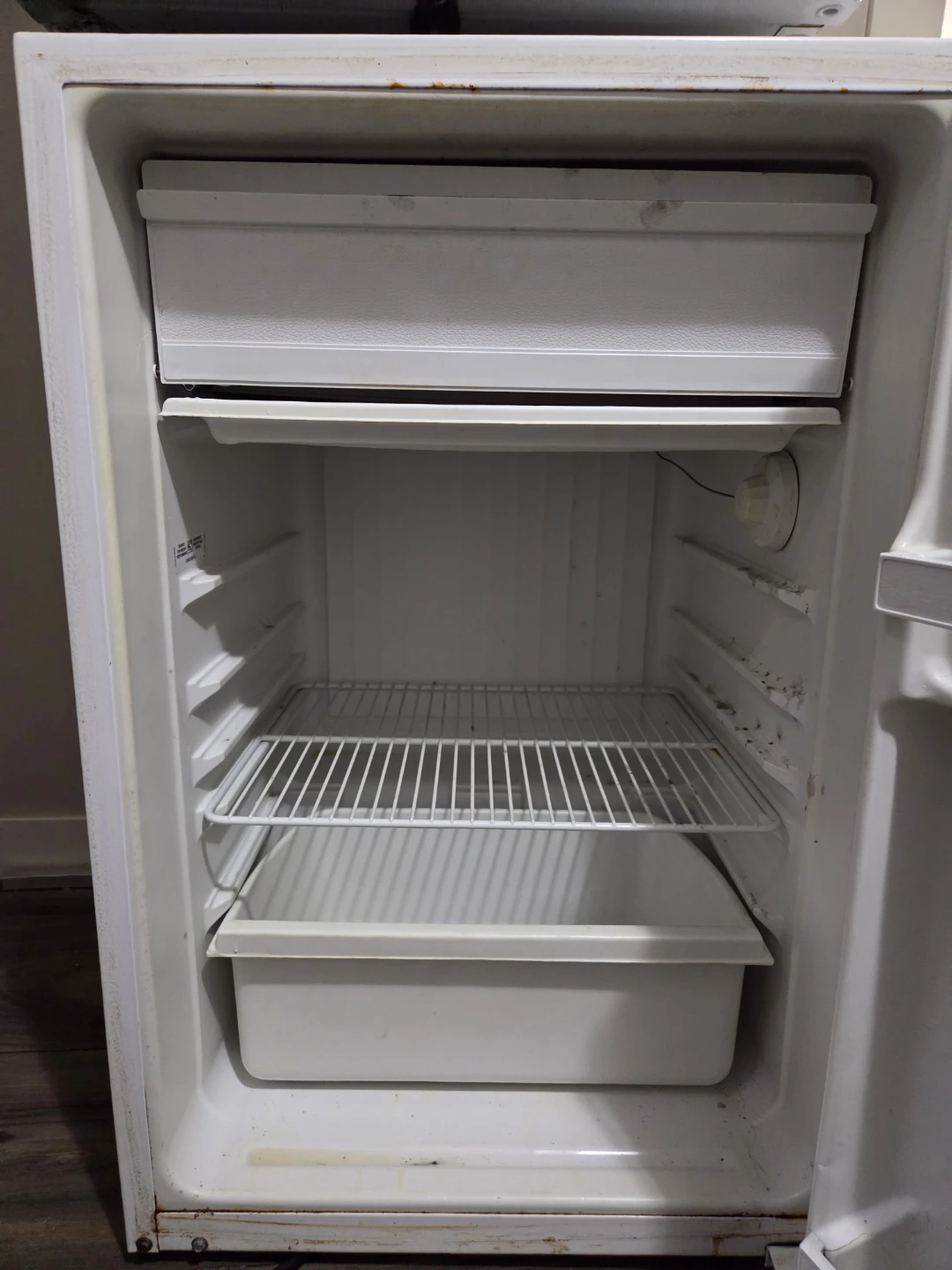 Wood's Compact Refrigerator - photo 4