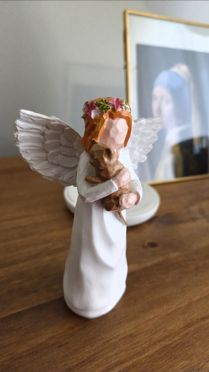 Friends – Angel with Cat Resin Statue *new