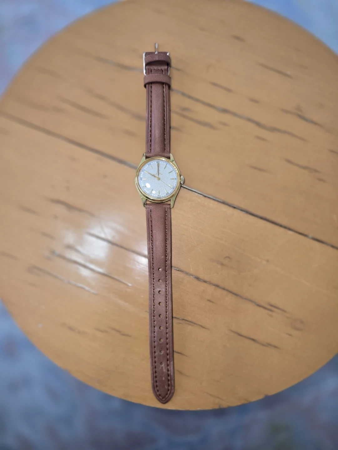 Vintage Leobe Gold-Tone Watch with Brown Leather Strap - photo 3
