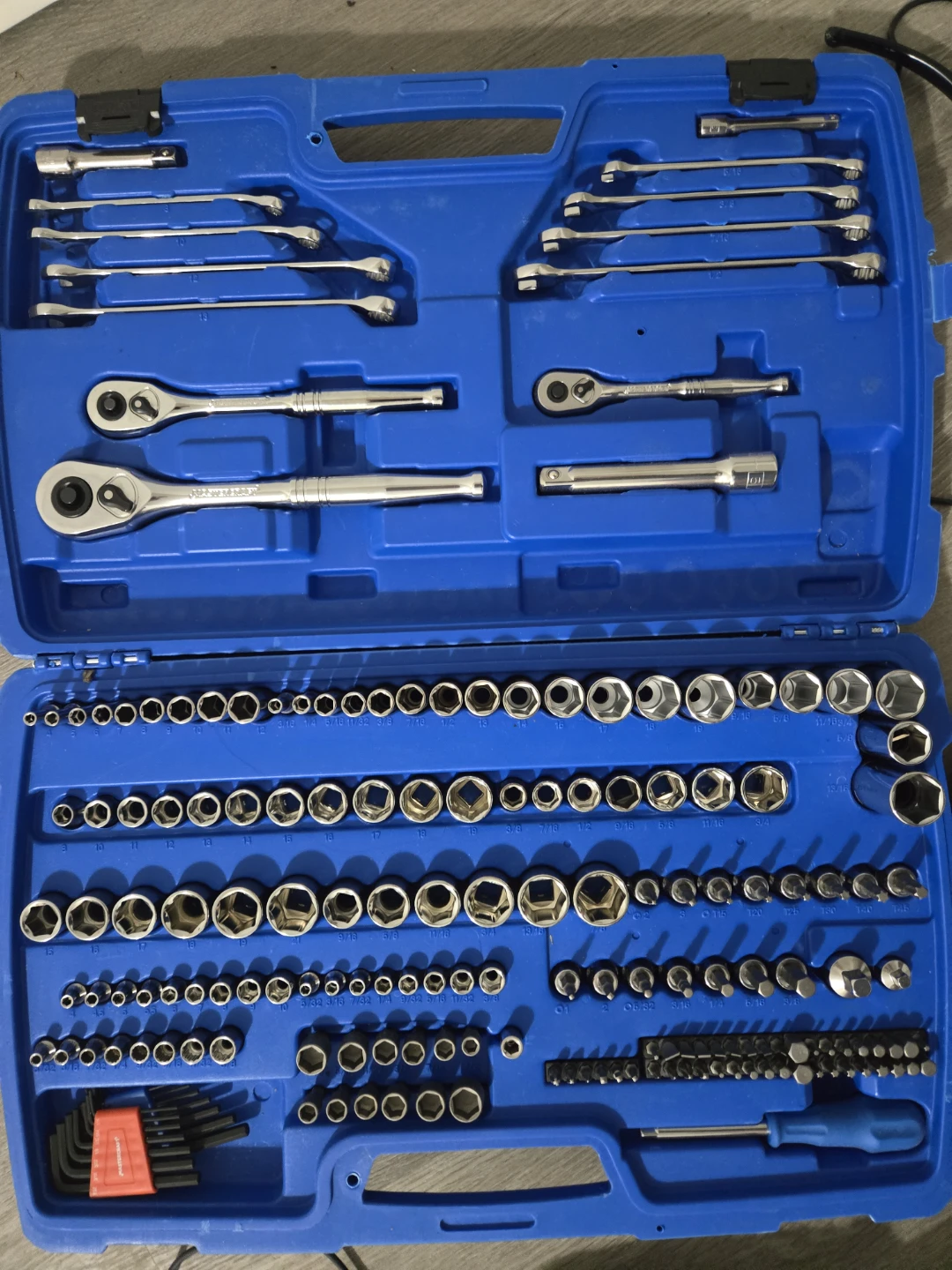 Mastercraft 184-Piece Mechanics Tool Set - photo 2