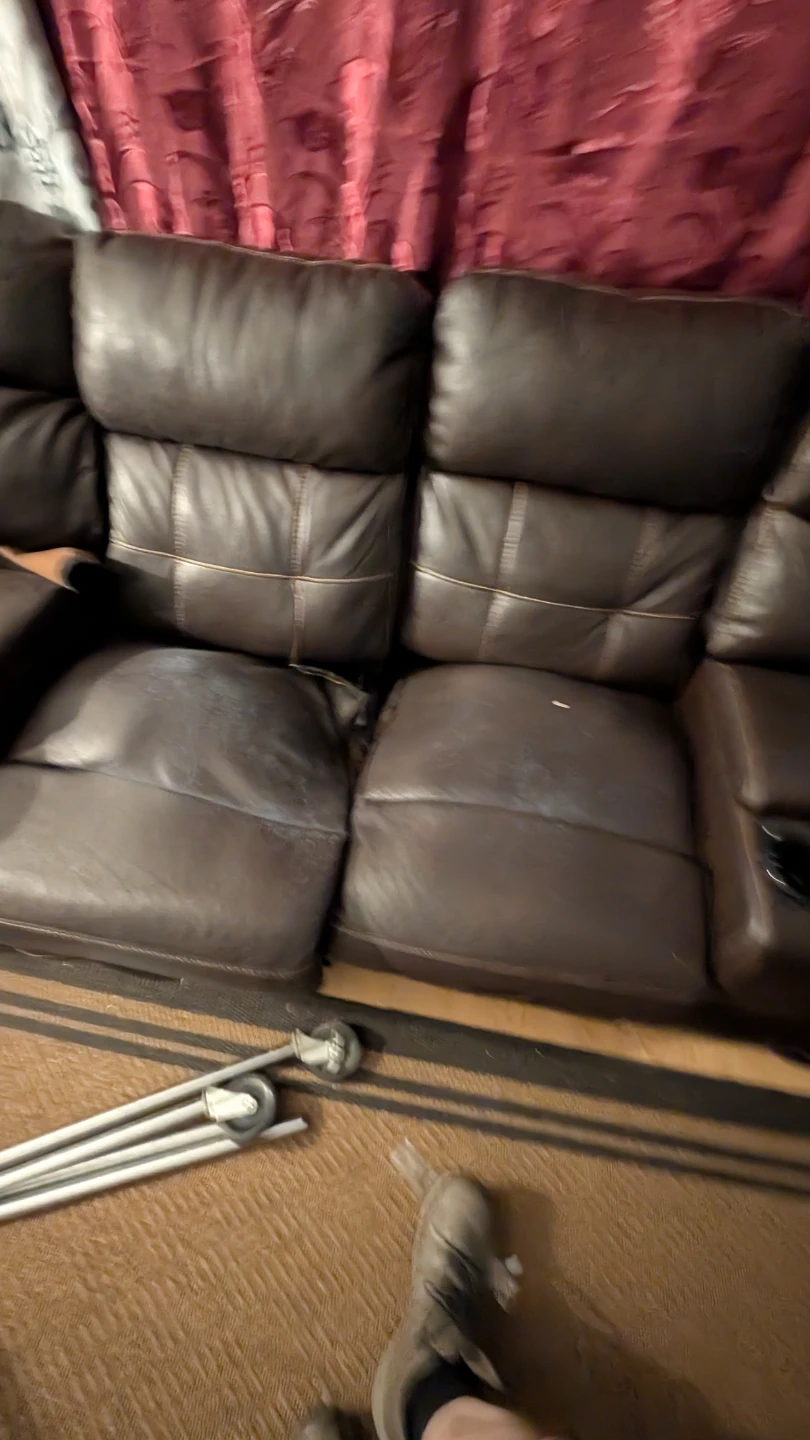 Used home theatre couch set. Free must pick up asap - photo 2