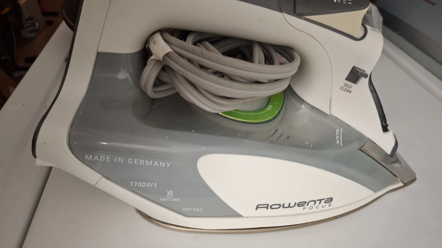 Rowenta Focus Steam Iron - photo 2