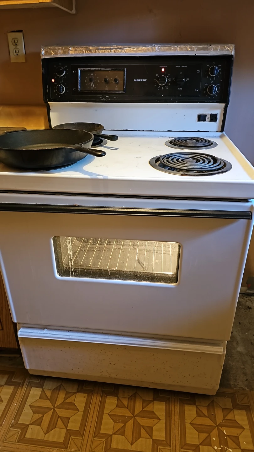 Moffat Electric Range Stove - photo 2