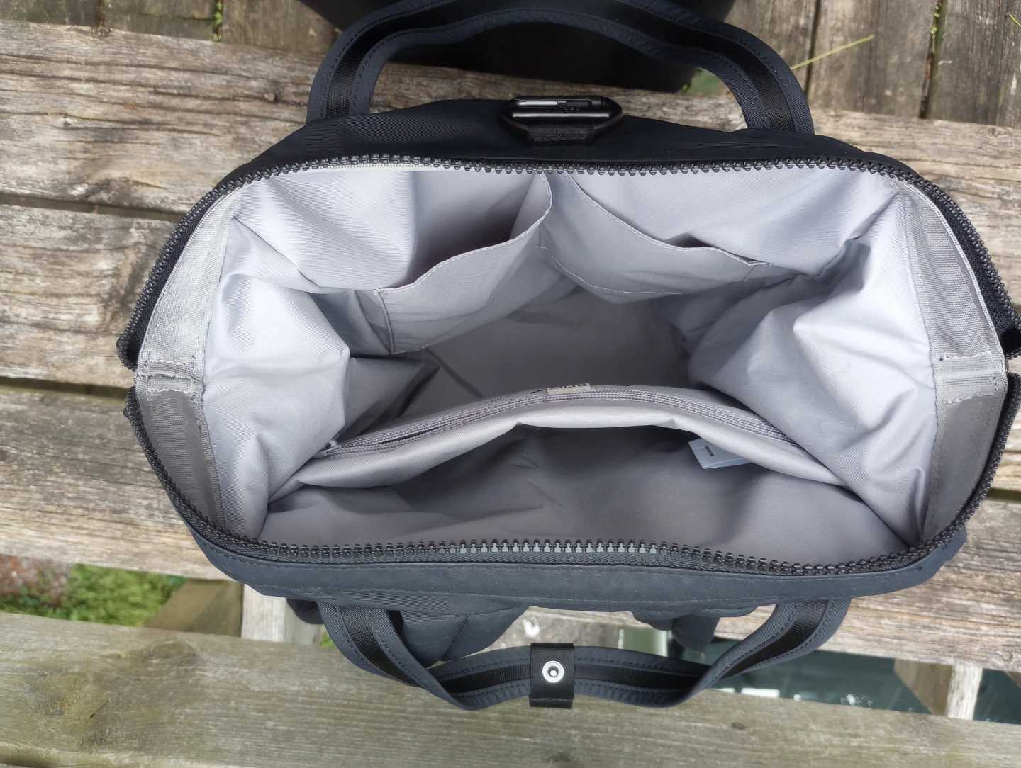 NEW Pacsafe 17L Backpack - photo 4